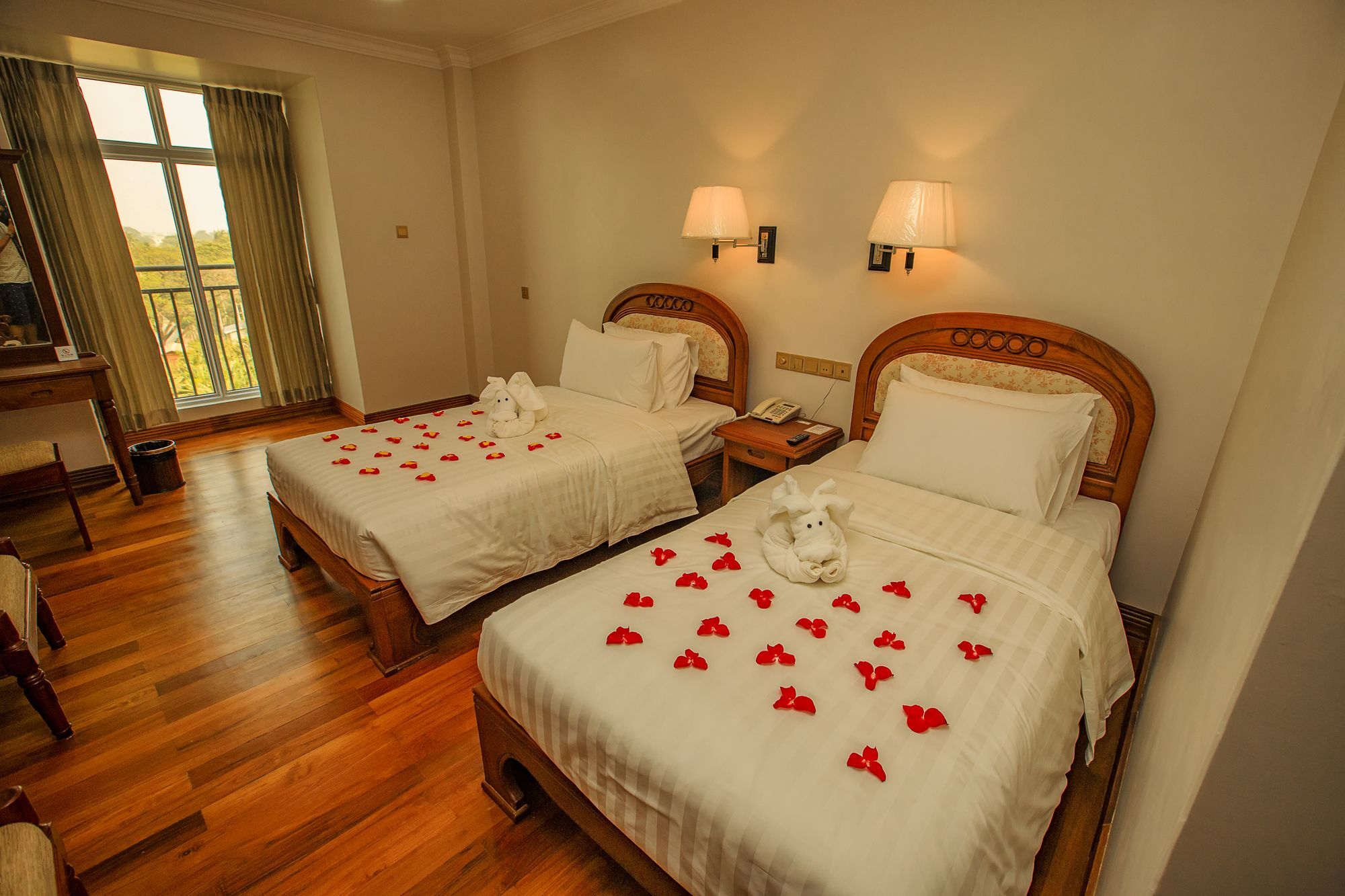 Mandalay Lodge Hotel Exterior foto